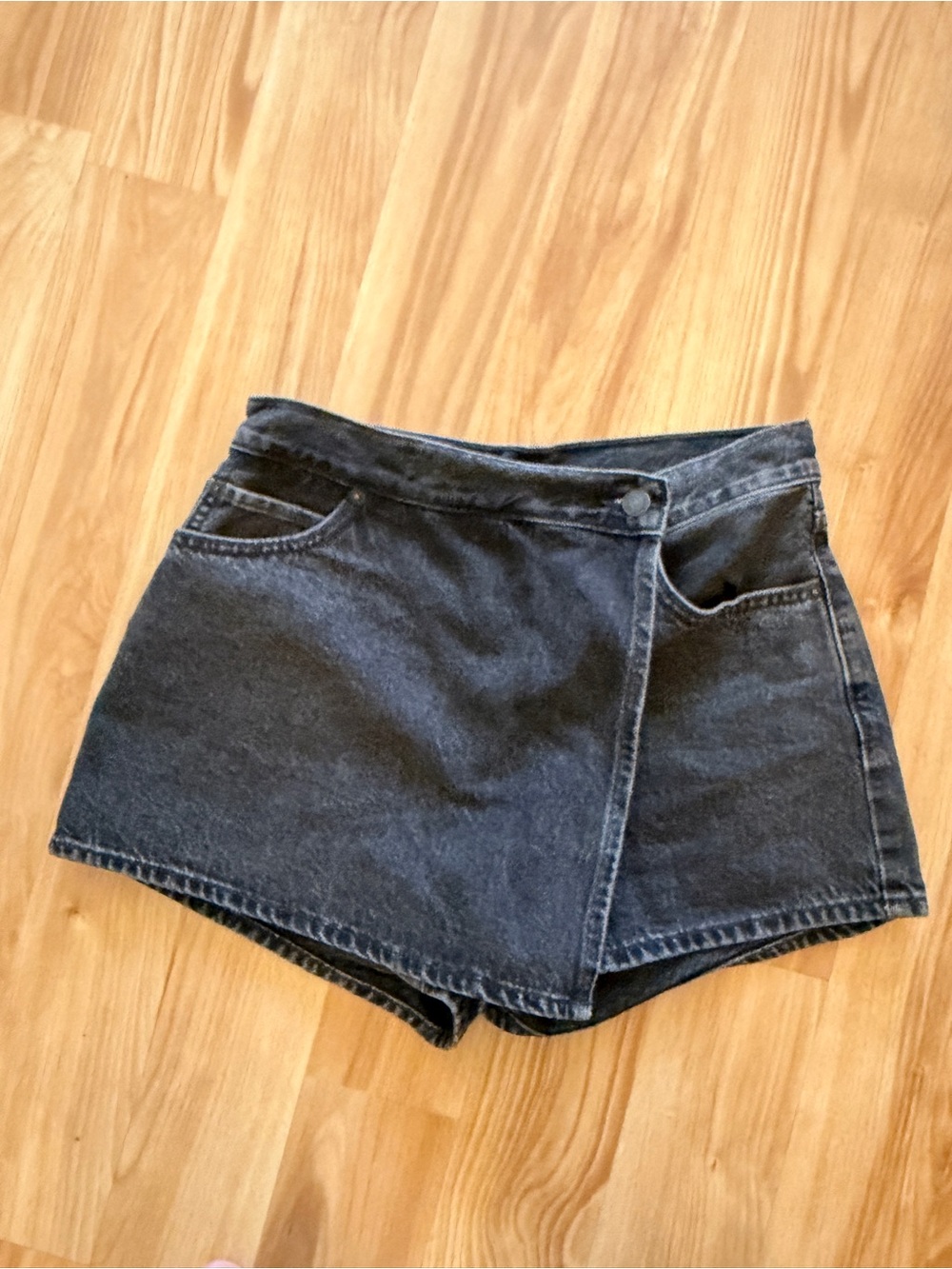 Levi's Premium Women's Size 26 Crossover Denim Skort - Washed Black